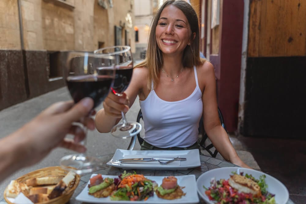 A couple enjoy a reserved lunch during their tour of Madrid with Inbound Spain.